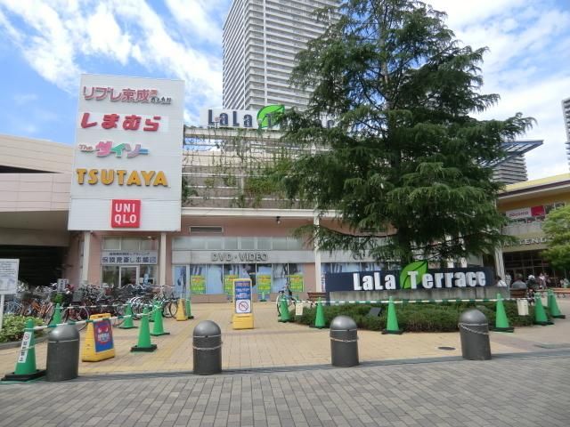 ショッピングセンター　ララテラス（ショッピングセンター）まで740m