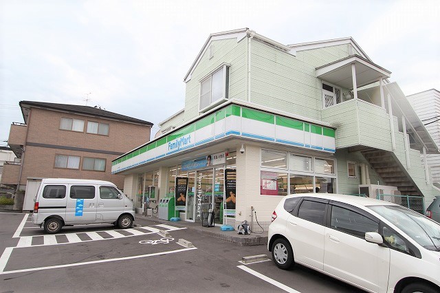コンビニ　ファミリーマートウッディ南光台店（コンビニ）まで230m