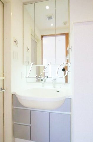 洗面設備　独立洗面台です。