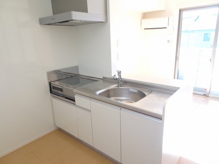 キッチン　対面キッチン（IH付き）で、クッキング中の会話も弾みます♪