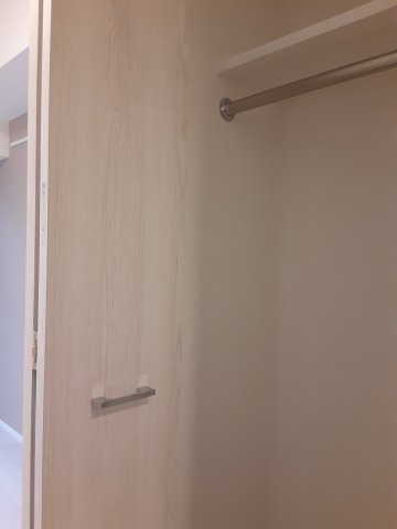 収納　ハンガーパイプ付きのクローゼット