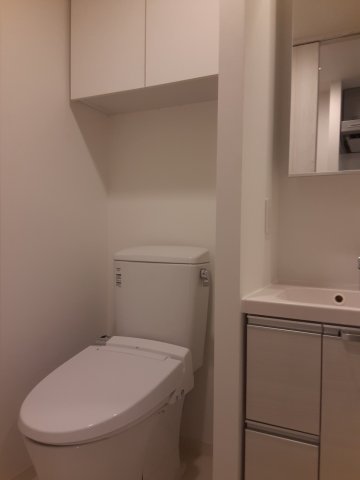 トイレ　温水洗浄便座です。