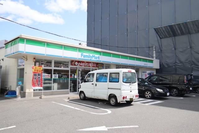 コンビニ　ファミリーマート　名駅南４丁目店（コンビニ）まで200m