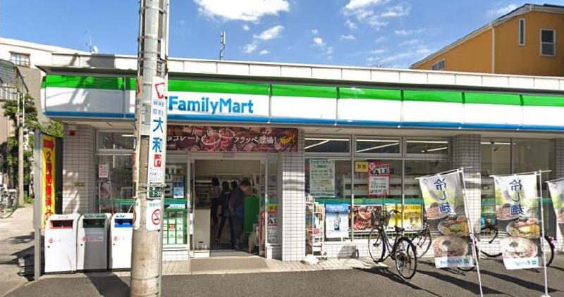 コンビニ　セブンイレブン（コンビニ）まで135m