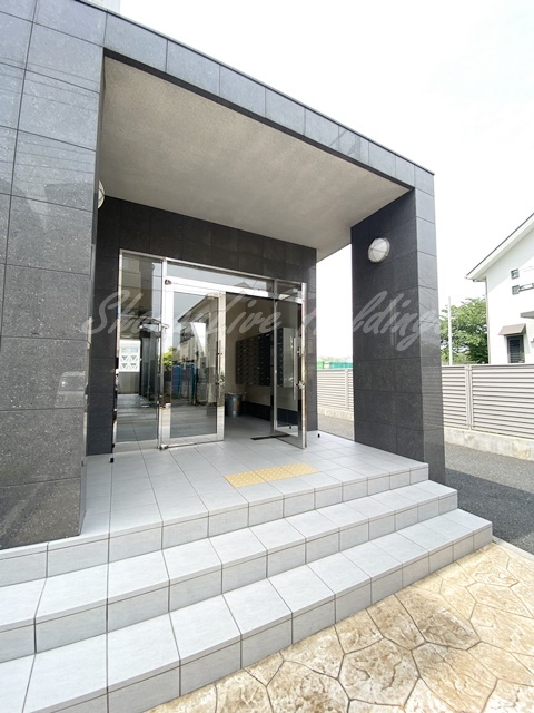 エントランス　清潔感のあるエントランスです♪