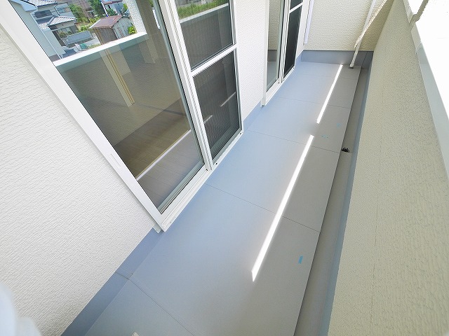バルコニー　外からの目が気にならないバルコニーで洗濯物が干せます