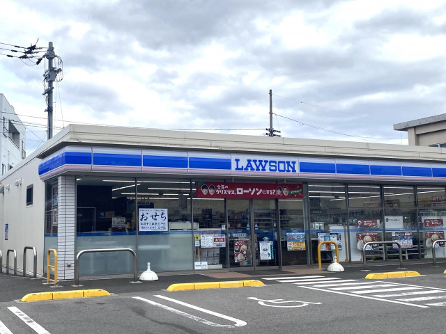 コンビニ　ローソン川之江港通り店（コンビニ）まで750m
