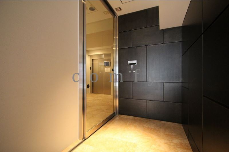 エントランス　オートロック完備