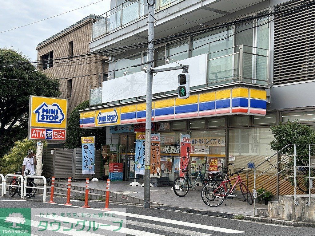 コンビニ　ミニストップ 駒沢１丁目店（コンビニ）まで400m