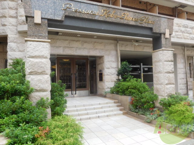 エントランス　高級感漂いますね。