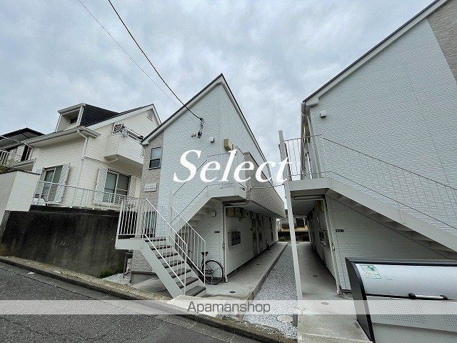 コンビニ　ファミリーマート（コンビニ）まで651m