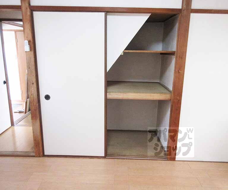 収納　リビングの収納付です