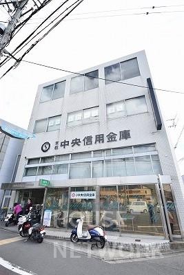 銀行　京都中央信用金庫金閣寺支店（銀行）まで528m