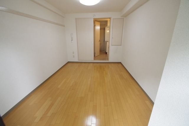 居室・リビング　★明るい室内・広さもあります★