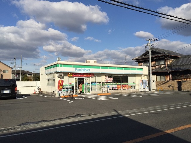コンビニ　ファミリーマート岸和田岡山町店（コンビニ）まで697m