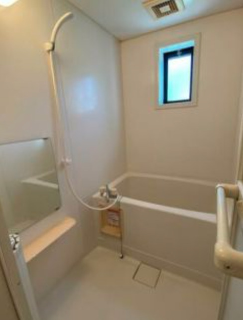 バス・シャワールーム　落ち着いた空間のお風呂です