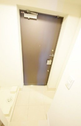 玄関　※別部屋参考写真