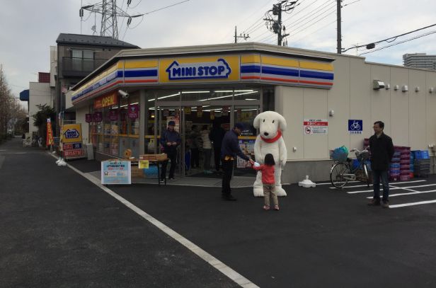 コンビニ　ミニストップ江戸川南小岩6丁目店（コンビニ）まで555m