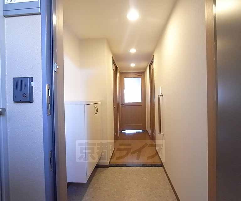 その他部屋・スペース　玄関から見た長い廊下です！