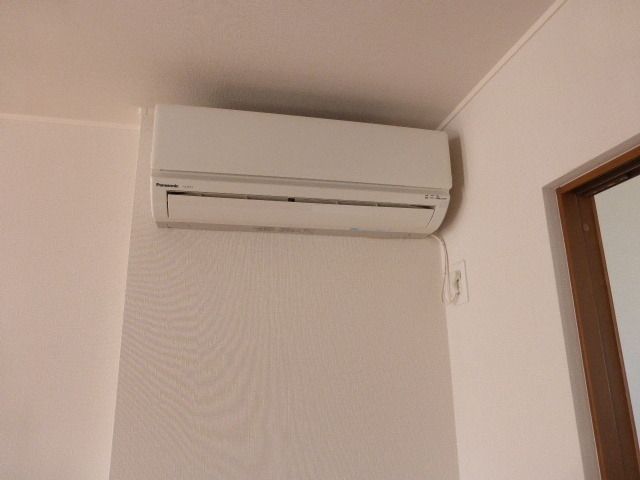 その他設備　リビングにもエアコンあります