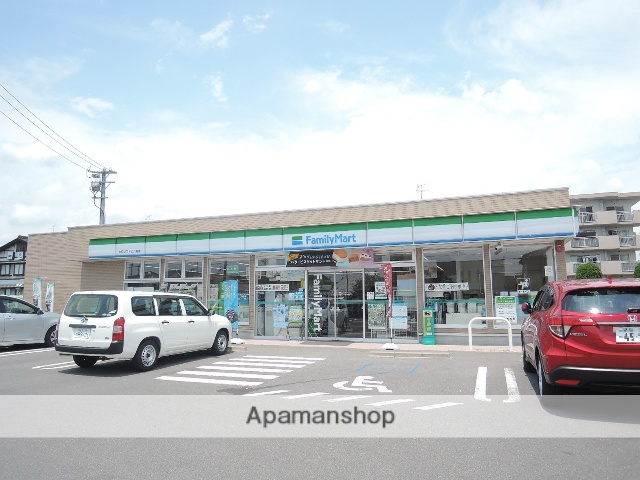 コンビニ　ファミリーマート（コンビニ）まで714m