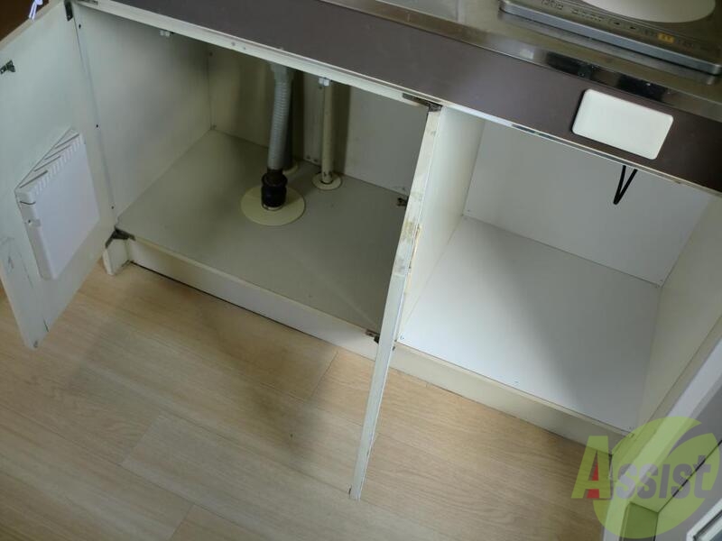 収納　キッチン下には収納スペースがございます。