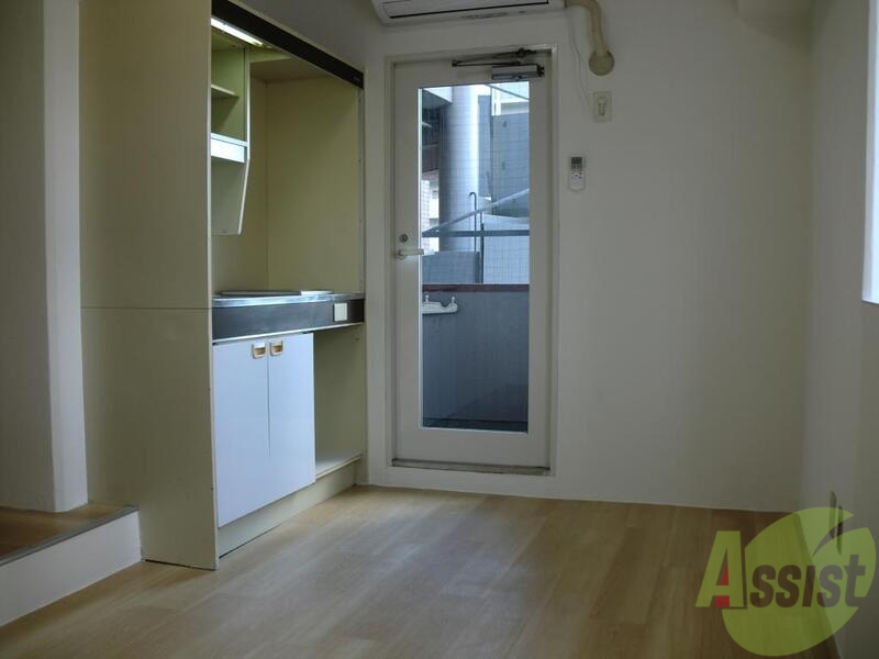 居室・リビング　床が明るい色で綺麗です！