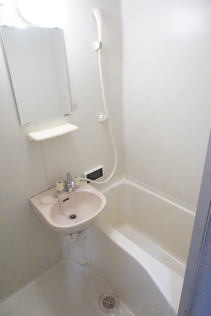 トイレ　手洗いボウル付きのバスルームです☆