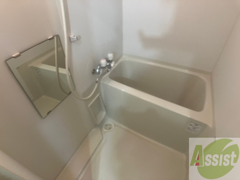 バス・シャワールーム　お風呂になります。一日の疲れを癒してくださいね。