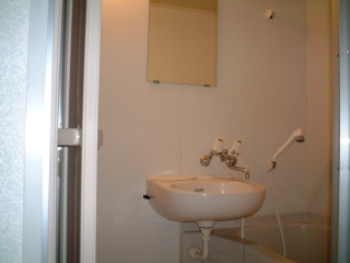 洗面設備　同物件別号室のものです。