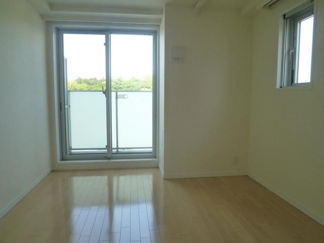 居室・リビング　★角部屋２面採光★