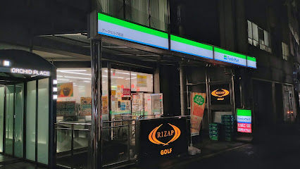 コンビニ　ファミリーマート アークヒルズ前店（コンビニ）まで387m