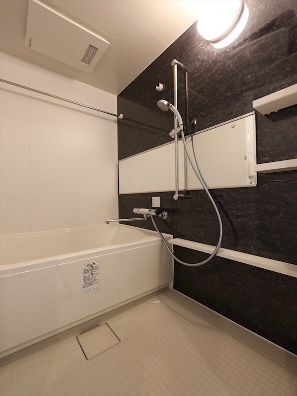バス・シャワールーム　バスルーム　浴室暖房乾燥機付き