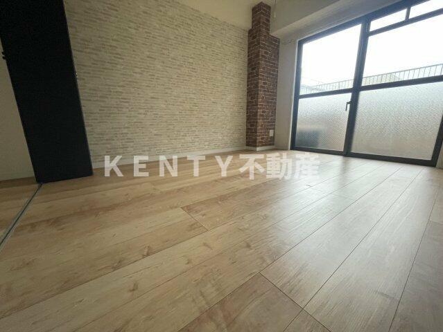 その他部屋・スペース　開放的な寝室です