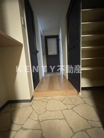 玄関　収納もある玄関です