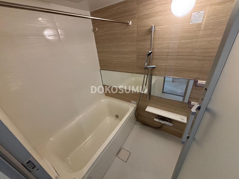 バス・シャワールーム　一日の疲れをやさしく癒やす、清潔感あふれるリラックスバス。