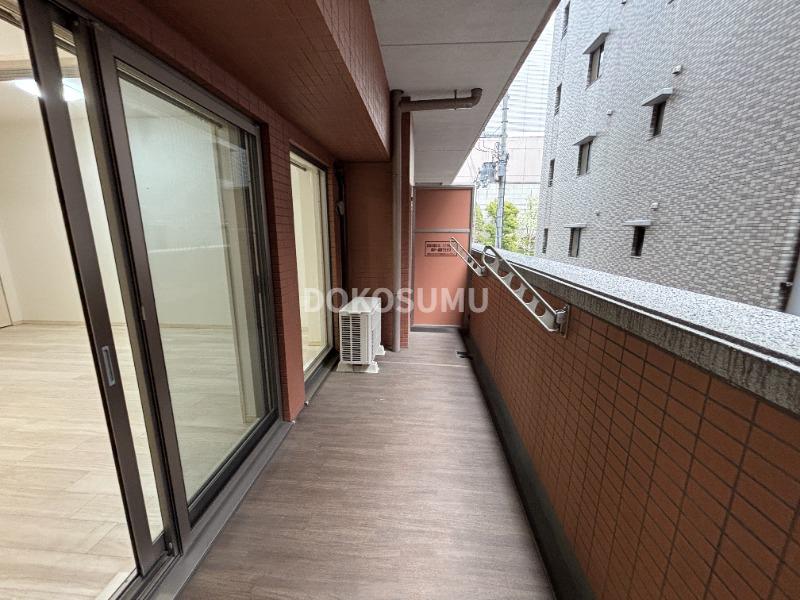 バルコニー　心地よい風と光を感じる、暮らしの楽しみが広がる場所。