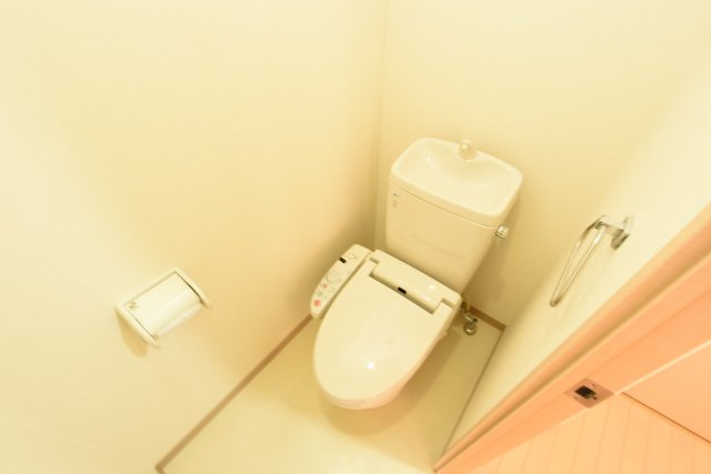 トイレ　ウォシュレット付きのトイレです♪