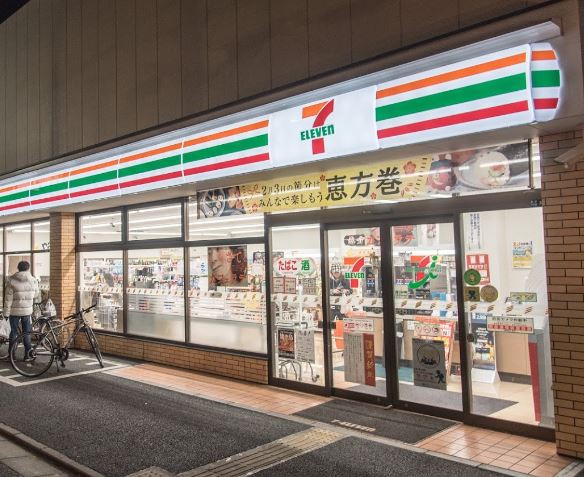 コンビニ　セブンイレブン（コンビニ）まで449m