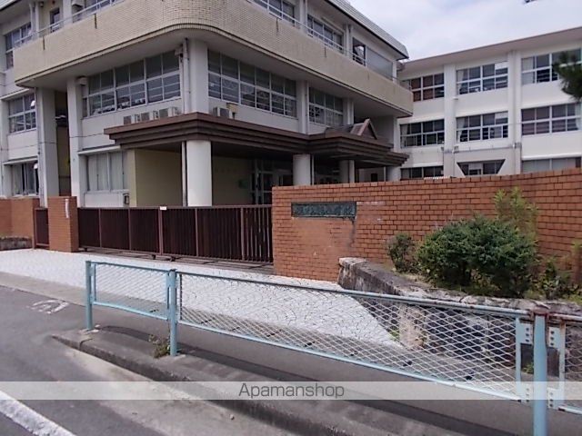 小学校　岐阜市立鶉小学校（小学校）まで1000m