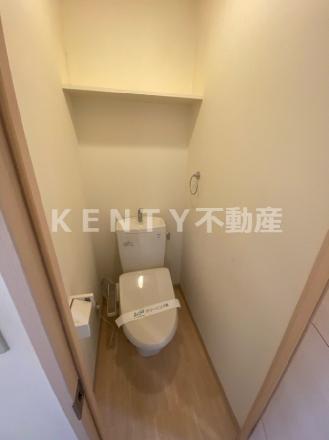 トイレ　落ち着いた色調のトイレです