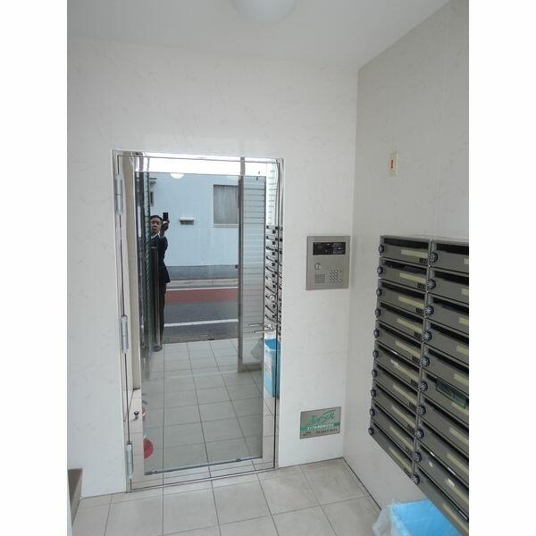 エントランス　落ち着いたエントランスです