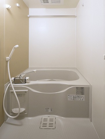 バス・シャワールーム　浴室乾燥機付きで便利です！