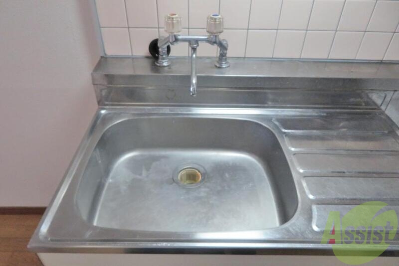 洗面設備　洗面台は有りませんので、台所で朝の準備を、となります