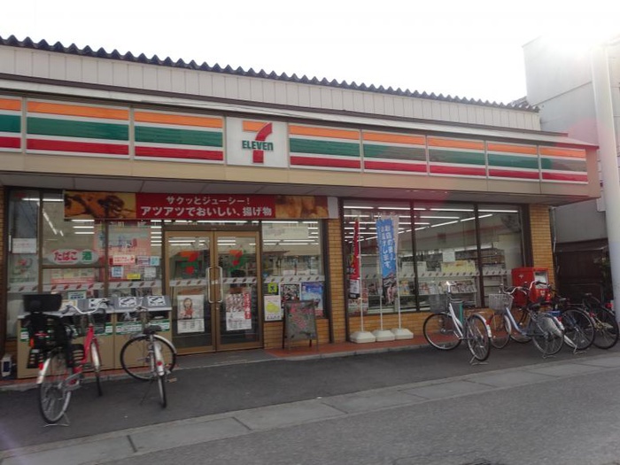 コンビニ　セブンイレブン（コンビニ）まで300m