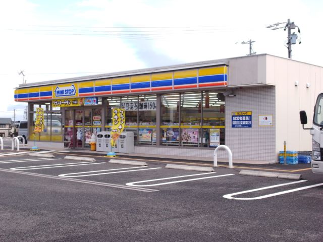 コンビニ　ミニストップ（コンビニ）まで300m