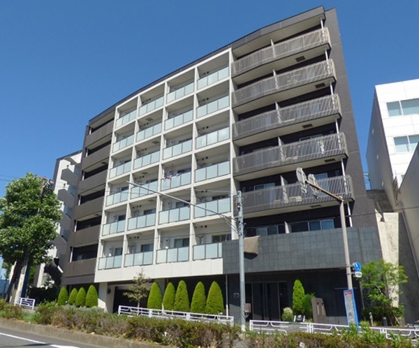 建物外観　エントランスは地下１階です