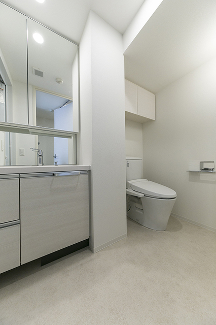 トイレ　※写真は同タイプ住戸です。