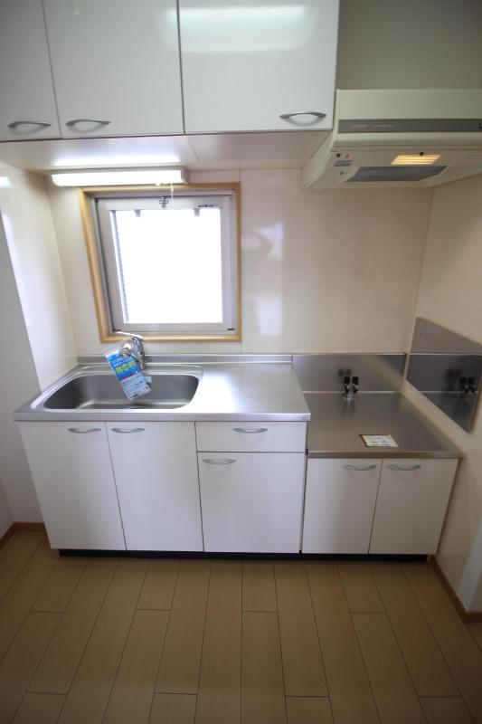 キッチン　1　窓がついていて明るいキッチン