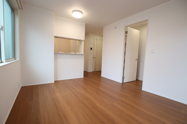 居室・リビング　【ＬＤＫ１３帖】カウンターキッチンがおしゃれなＬＤＫ